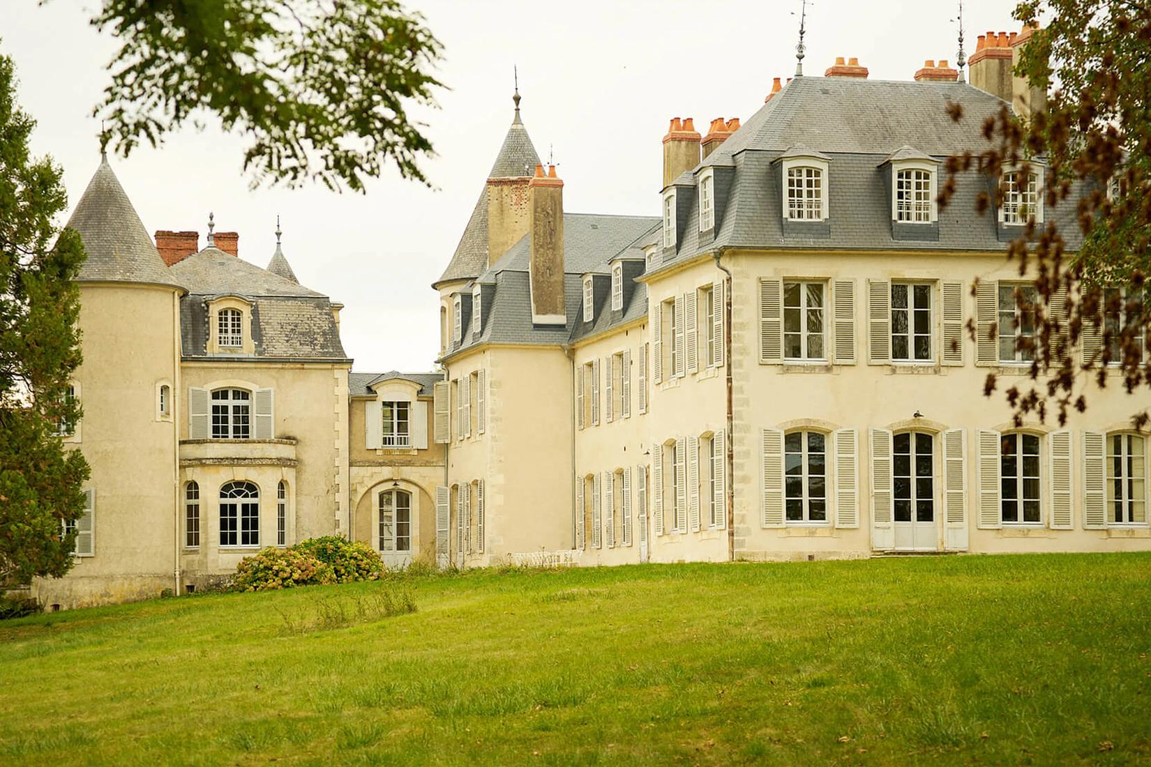 Luxury, design-led château with swimming pool surrounded by the vineyards of Sancerre