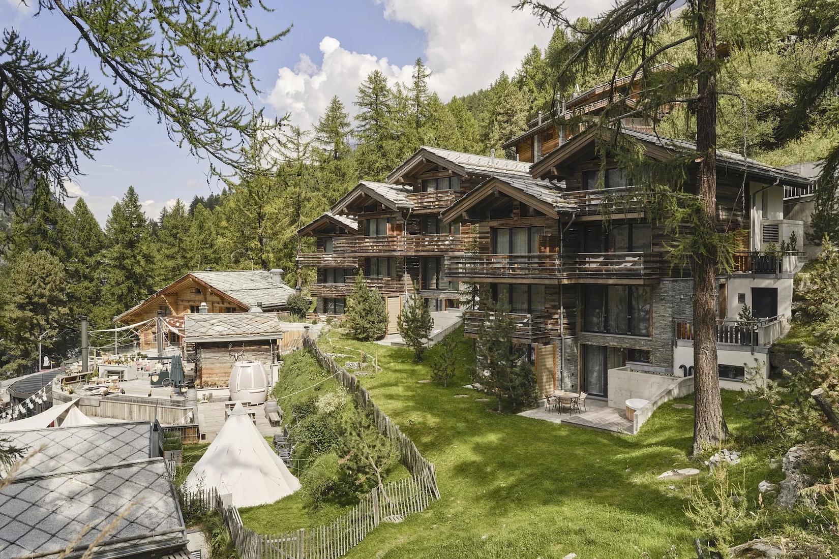 Boutique 5* mountain resort in Zermatt with spectacular views of the Matterhorn