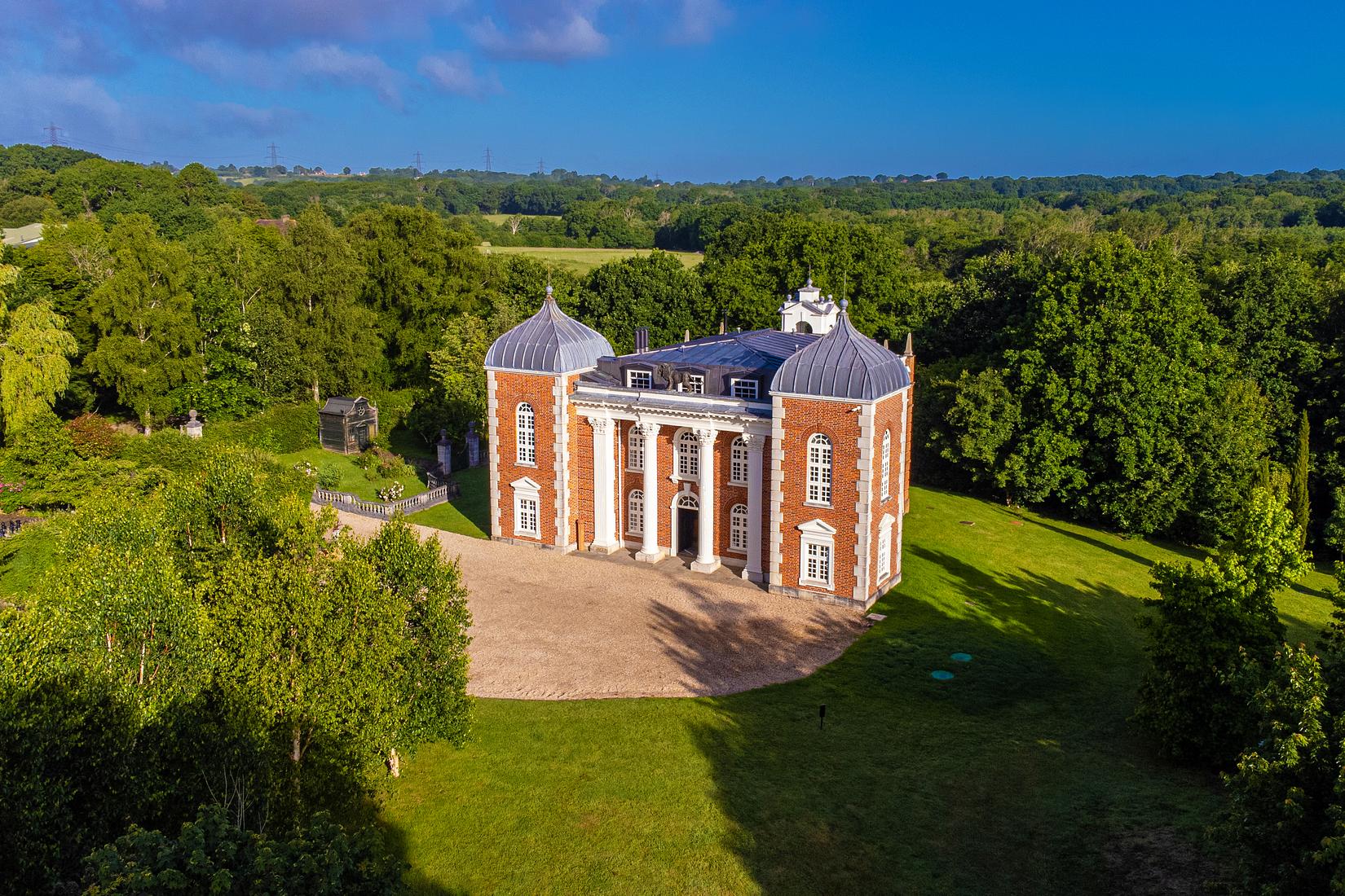 Idyllic country house with private pool, hot tub and tennis court