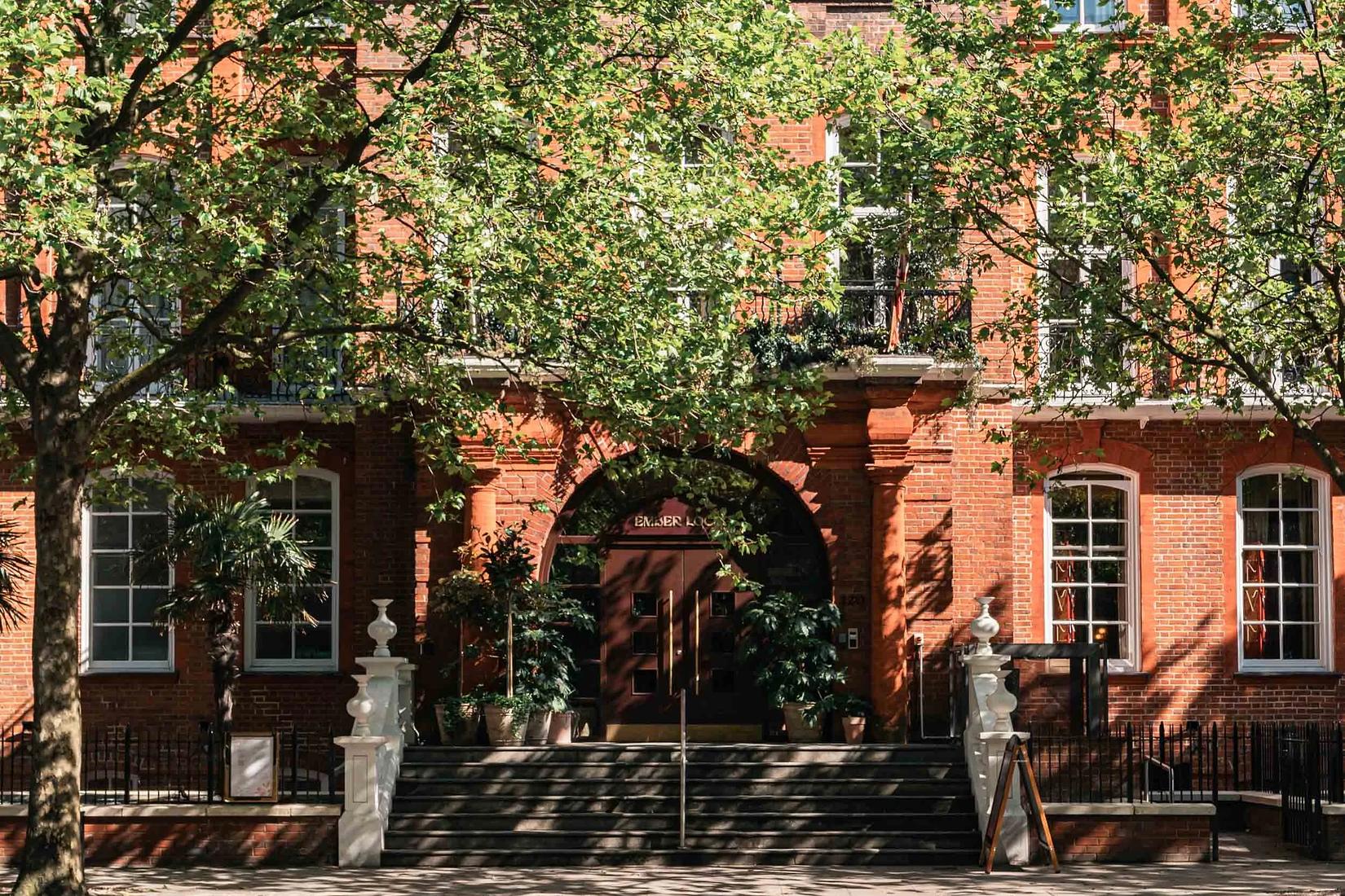 Design-led hotel in Kensington with leafy courtyard and retro-modern interiors