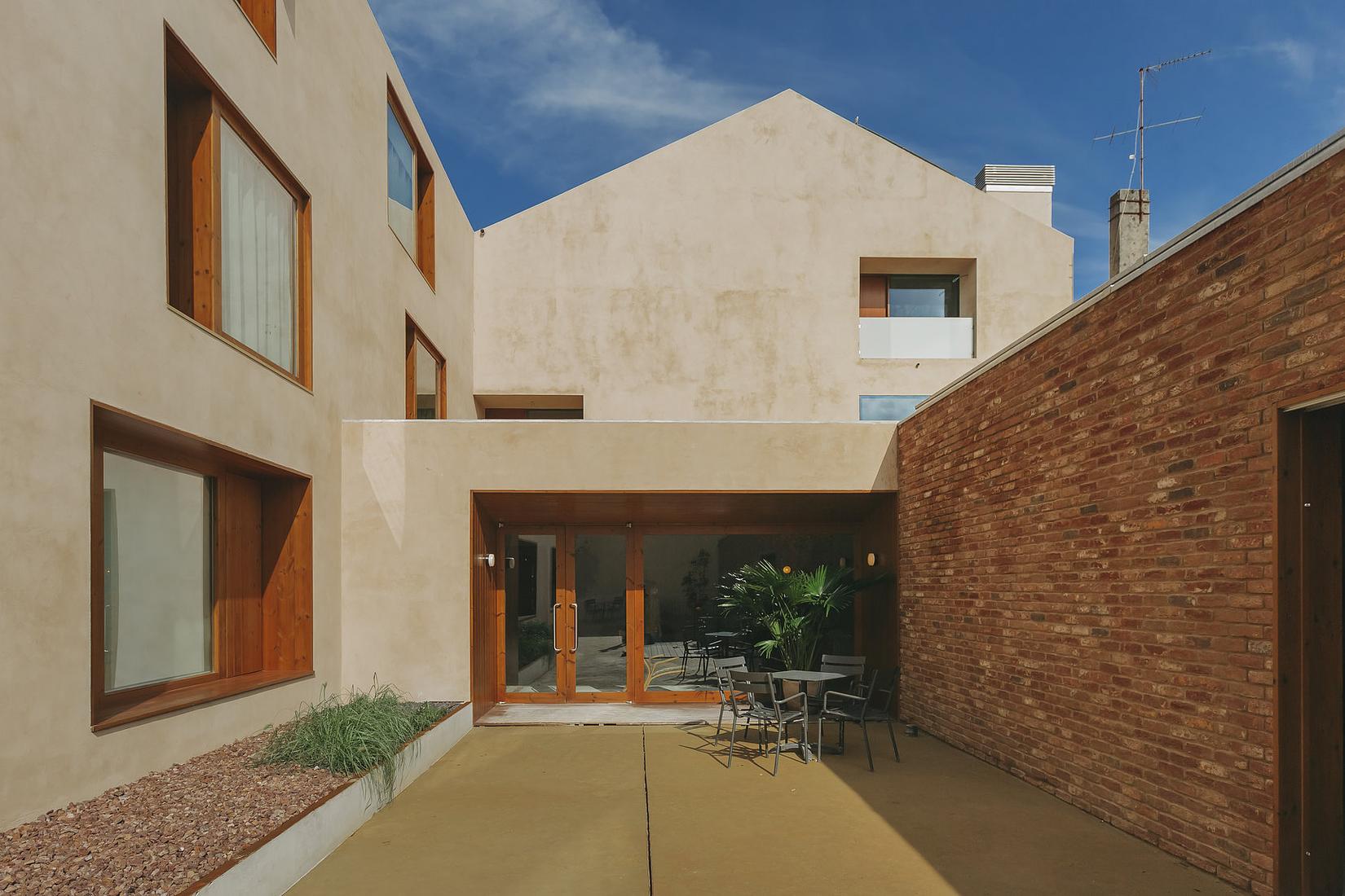 Design-led, modern hotel in creative Porto with swimming pool and coworking space