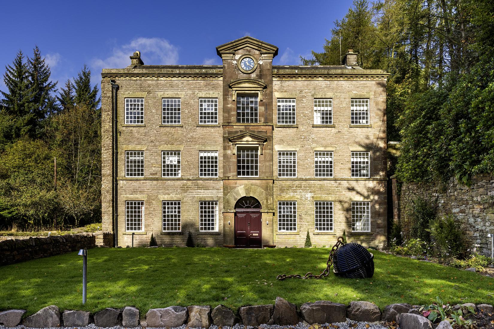 Curated Peak District country house with indoor swimming pool and alfresco kitchen
