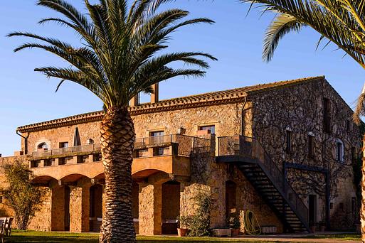 Charming Spanish country house with pool and meeting spaces 40 minutes from Girona airport